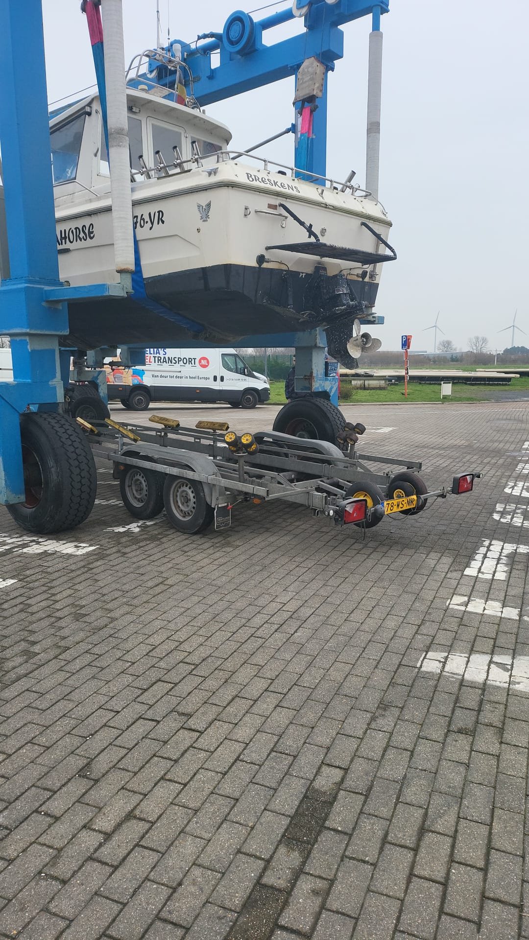 Boot, caravan & motor — Delia's Sneltransport in actie